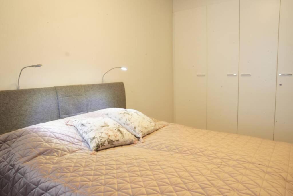 Апартаменты Keskustan Kaksio 45 M2 Autopaikalla, Rautatienkatu 19, 9 Krs Оулу Экстерьер фото